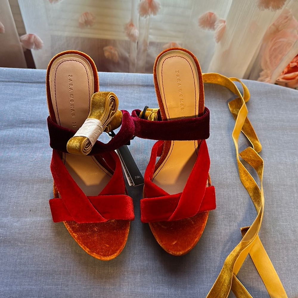 Velvet tie-up sandals